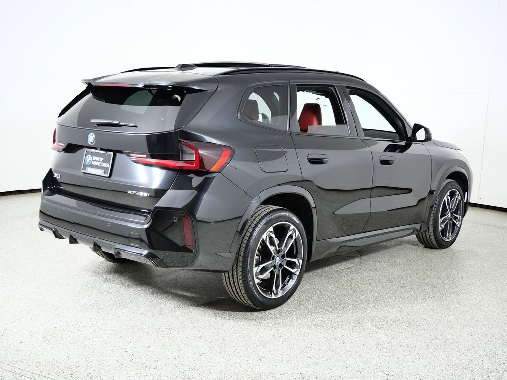 Thumbnail: 2023 BMW X1 - 11
