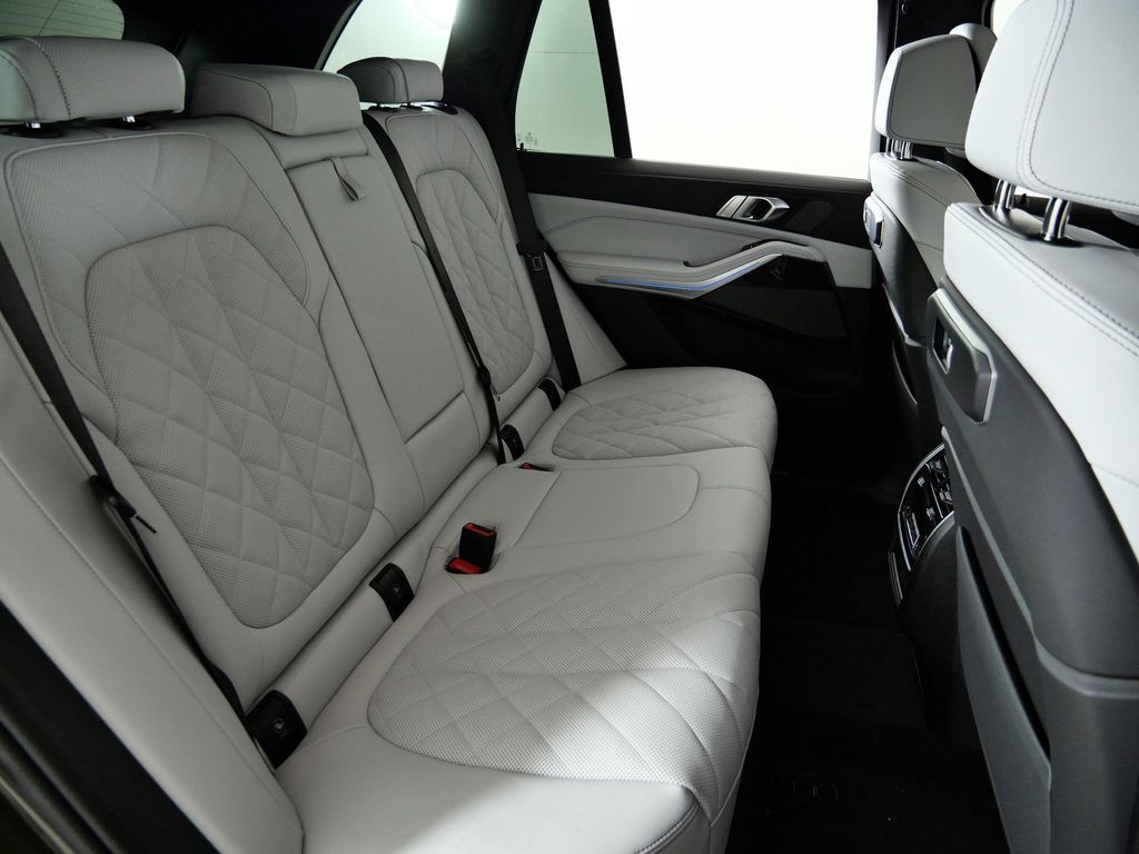 Thumbnail: 2026 BMW X5 - 27