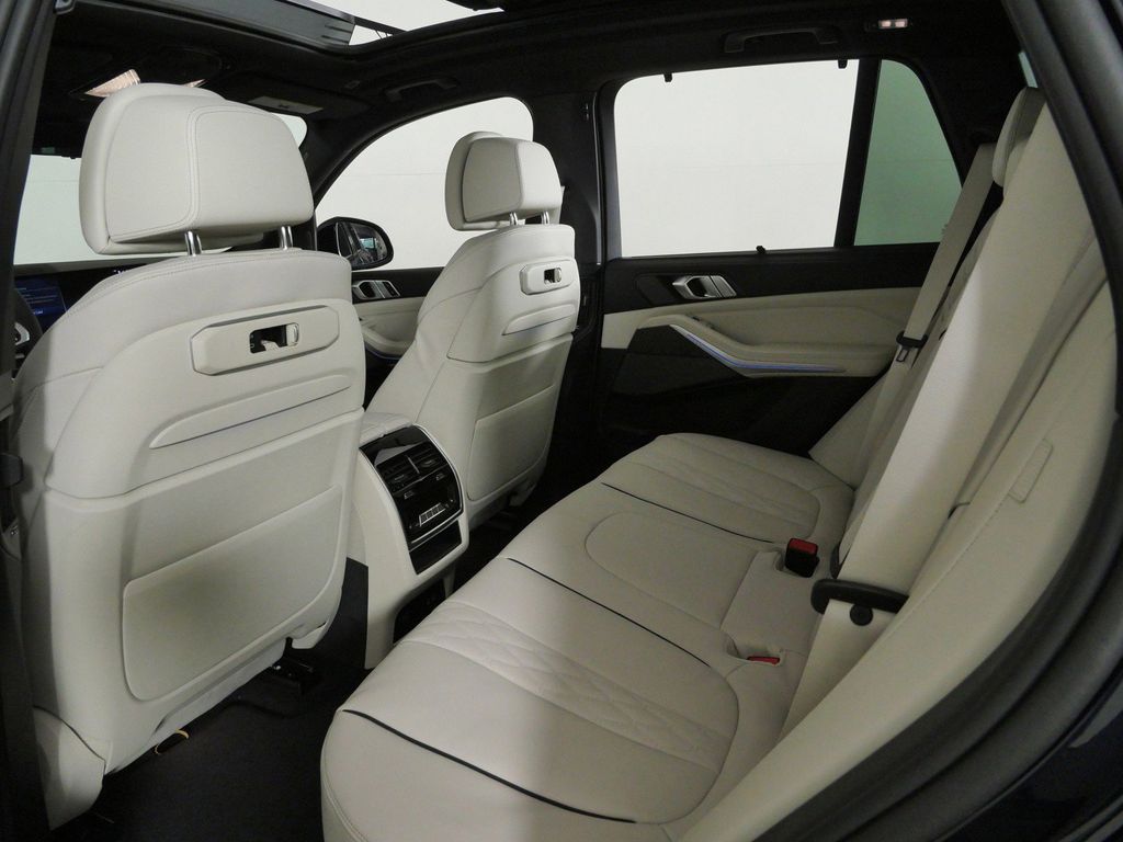 Thumbnail: 2026 BMW X5 - 32