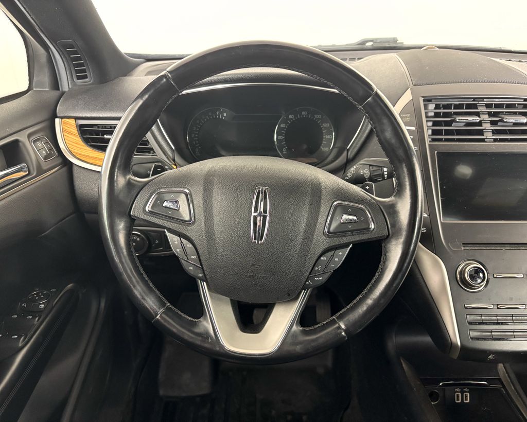 Thumbnail: 2016 Lincoln MKC - 8