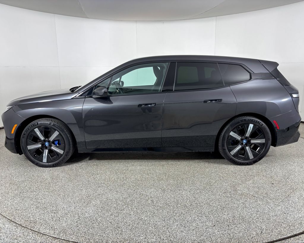 Thumbnail: 2023 BMW iX - 6