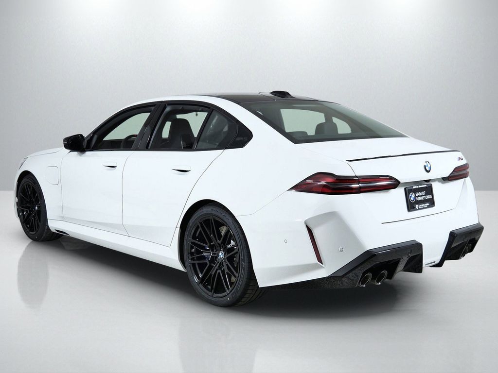 Thumbnail: 2026 BMW M5 - 14