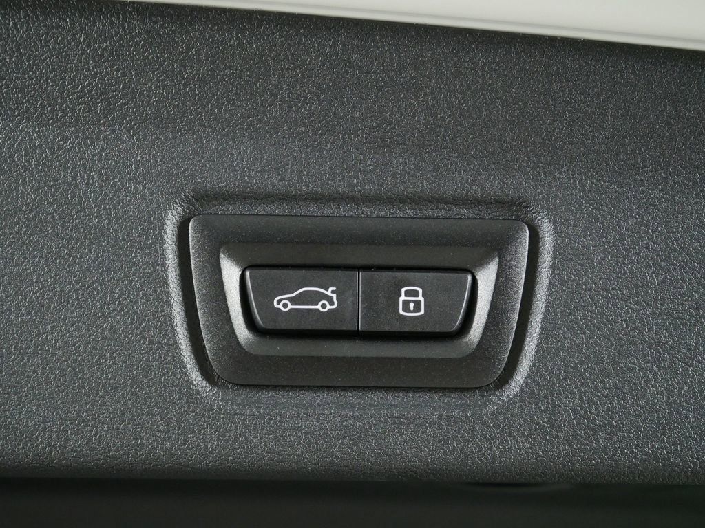 Thumbnail: 2024 BMW i4 - 28