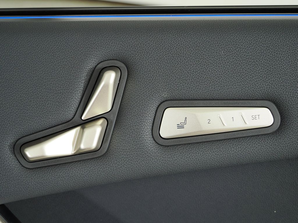 Thumbnail: 2025 BMW iX - 27