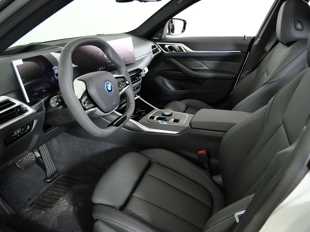 Thumbnail: 2026 BMW i4 - 33