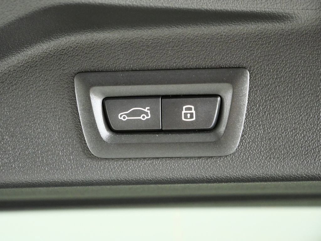 Thumbnail: 2026 BMW X5 - 32