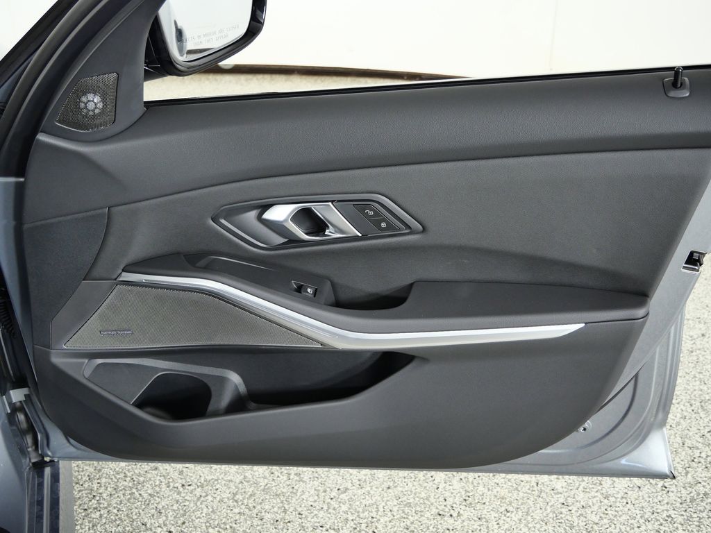 Thumbnail: 2026 BMW 3 Series - 19