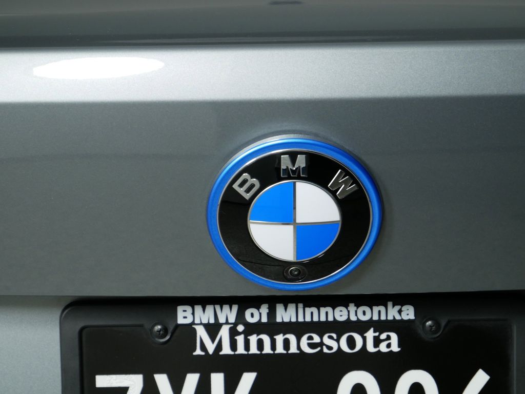Thumbnail: 2023 BMW i4 - 12