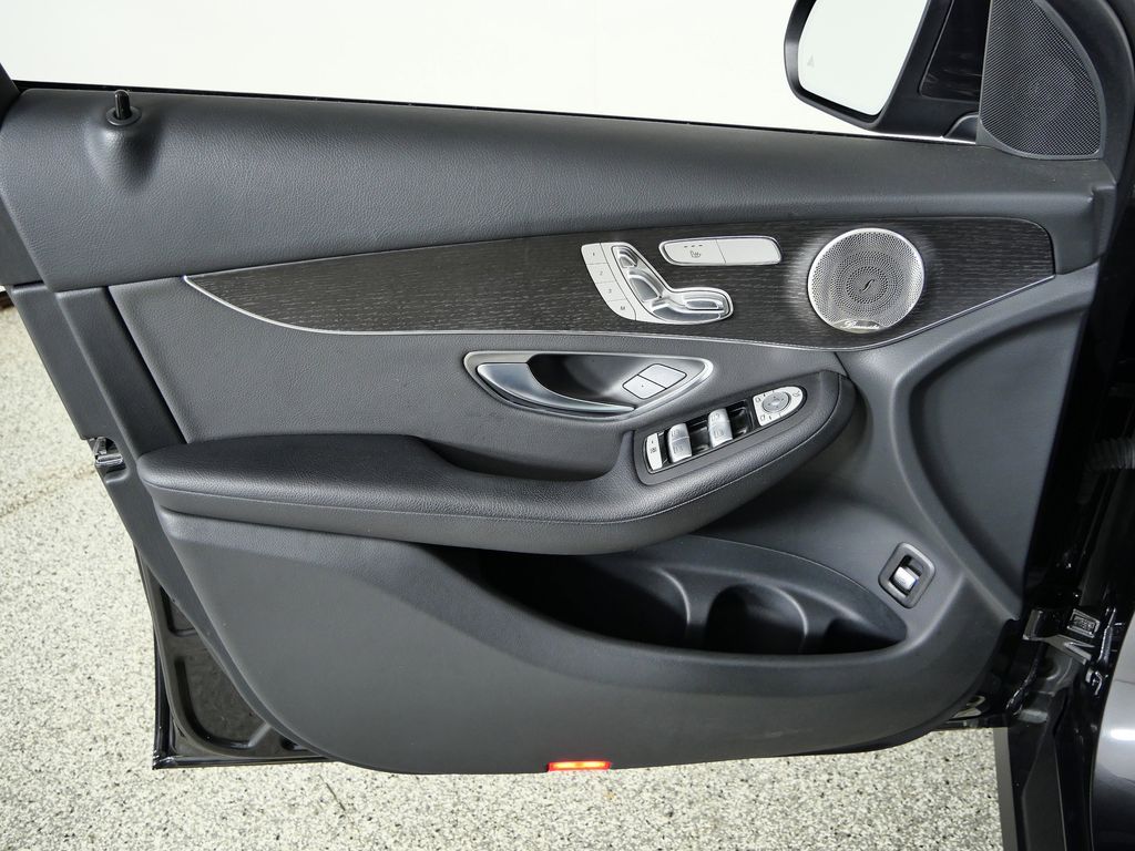 Thumbnail: 2021 Mercedes-Benz GLC - 33