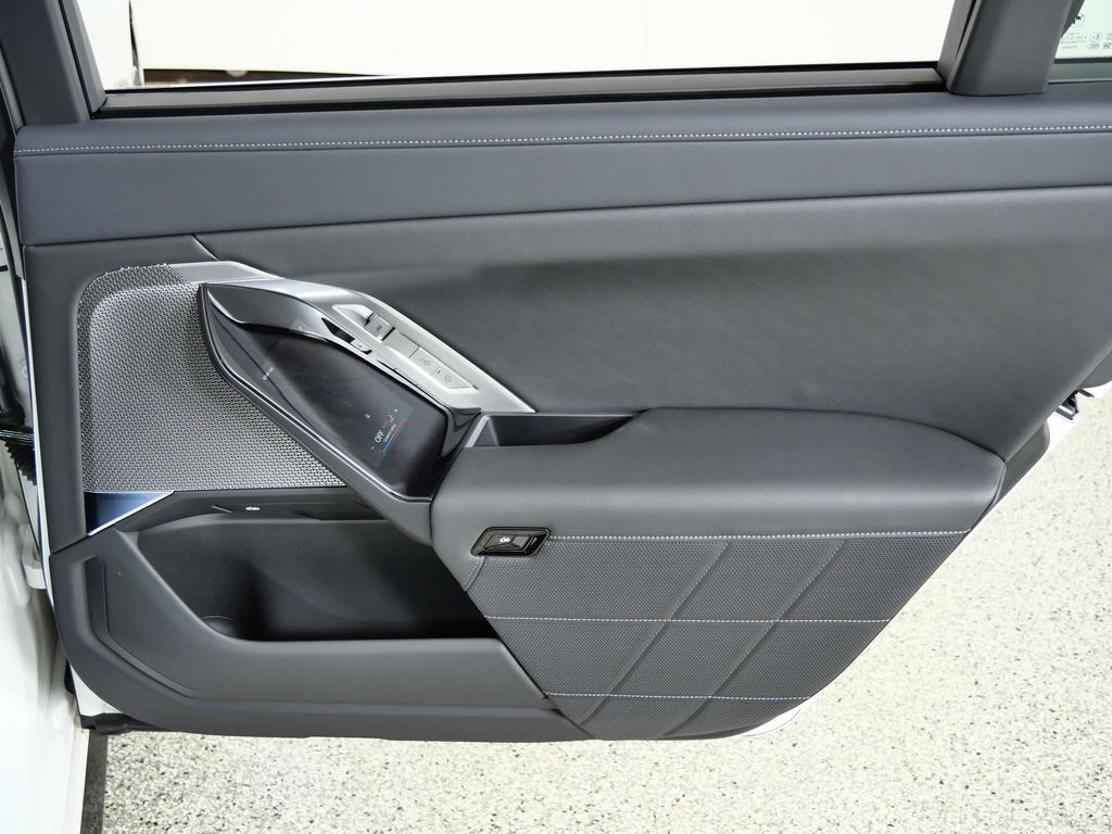 Thumbnail: 2025 BMW 7 Series - 24