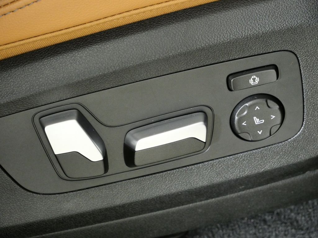 Thumbnail: 2021 BMW X5 - 23