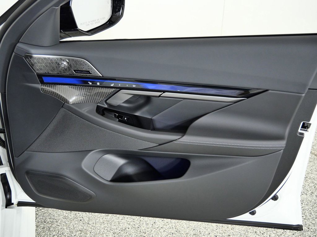 Thumbnail: 2026 BMW M5 - 20
