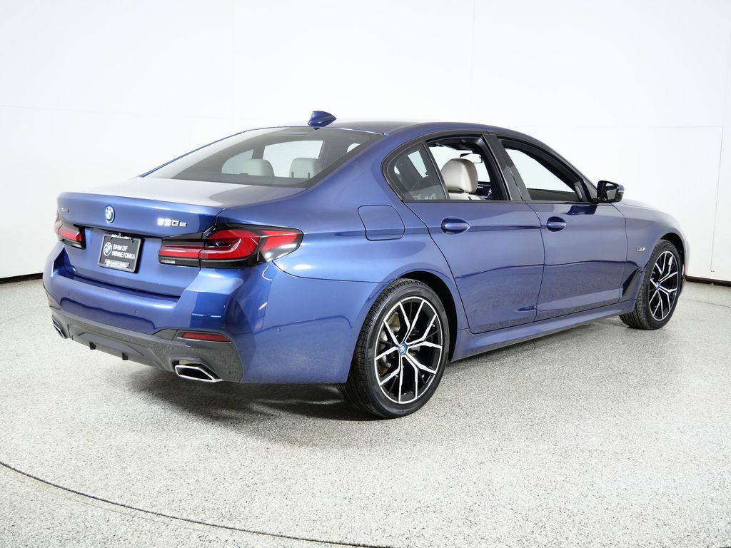 Thumbnail: 2023 BMW 5 Series - 11