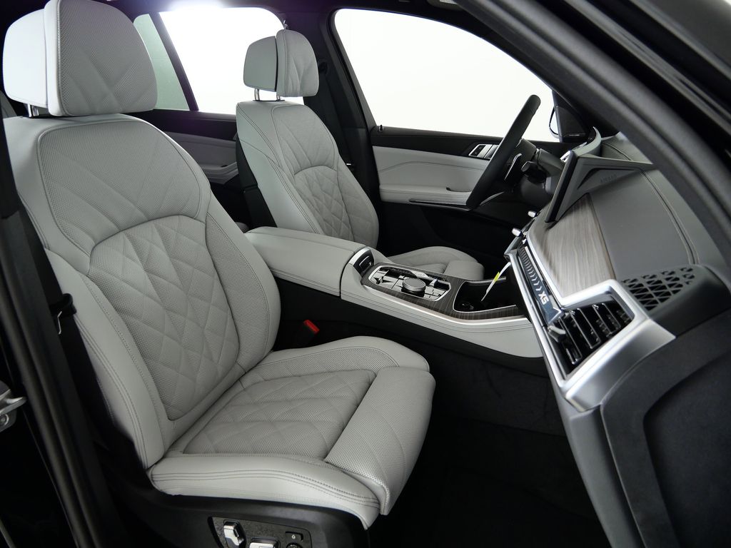 Thumbnail: 2026 BMW X5 - 21