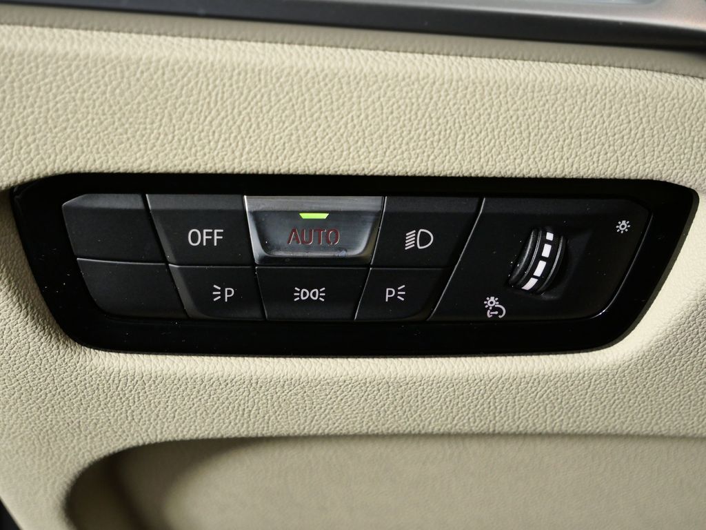 Thumbnail: 2025 BMW i4 - 44