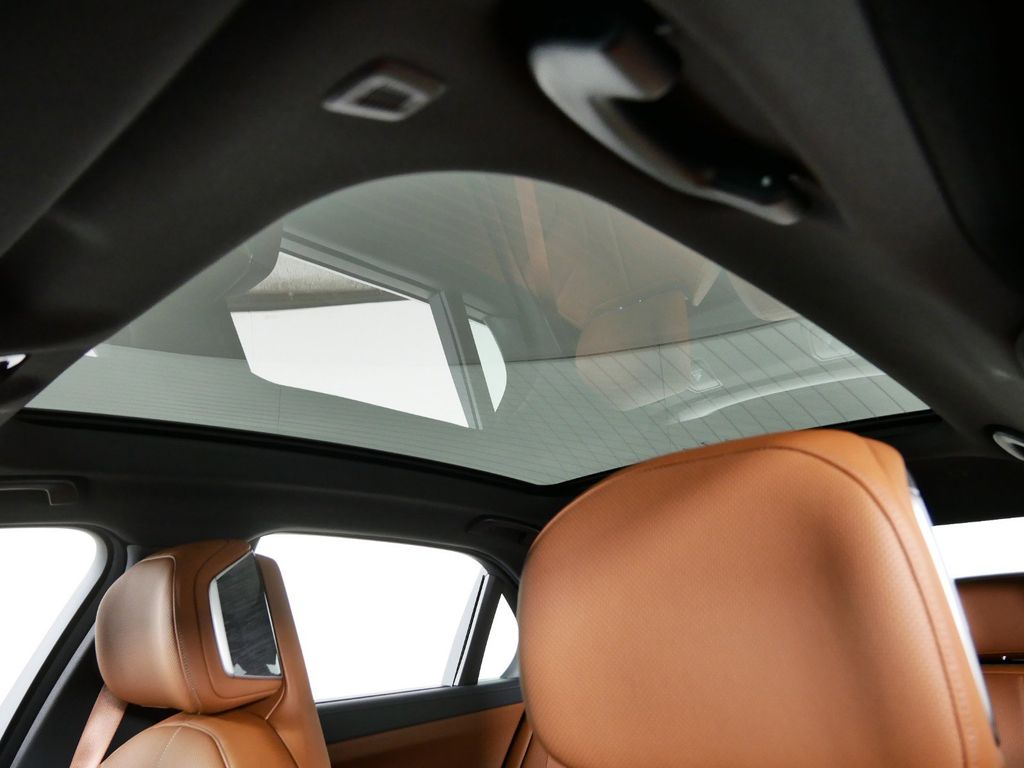 Thumbnail: 2024 BMW i7 - 19