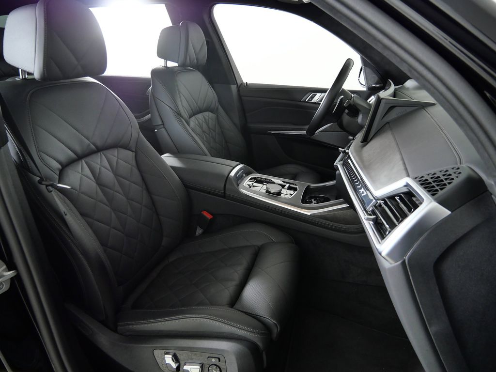 Thumbnail: 2025 BMW X7 - 26