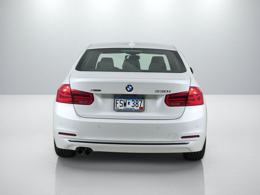 Thumbnail: 2017 BMW 3 Series - 10