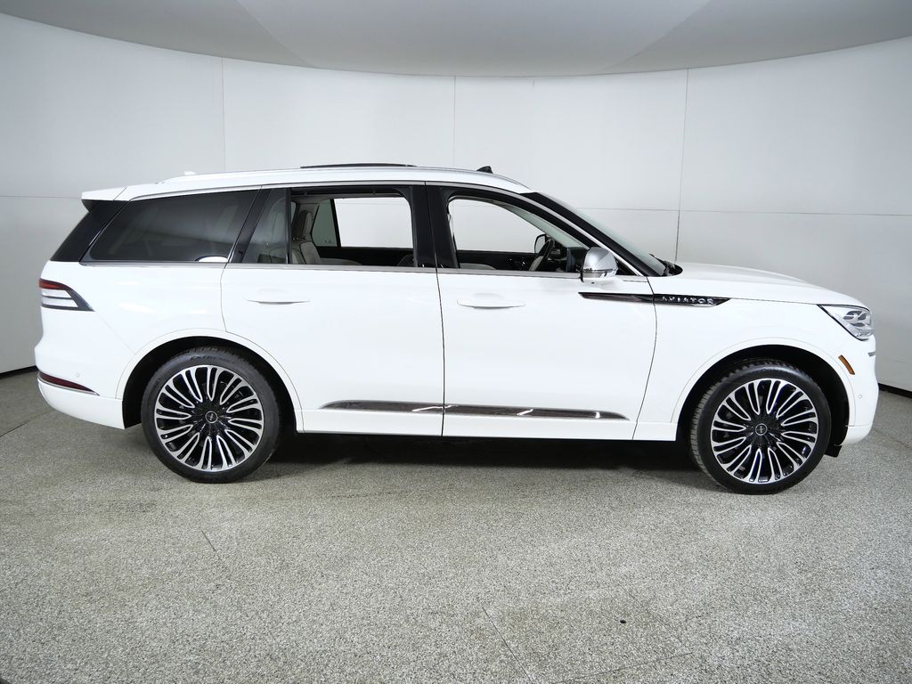 Thumbnail: 2020 Lincoln Aviator - 9