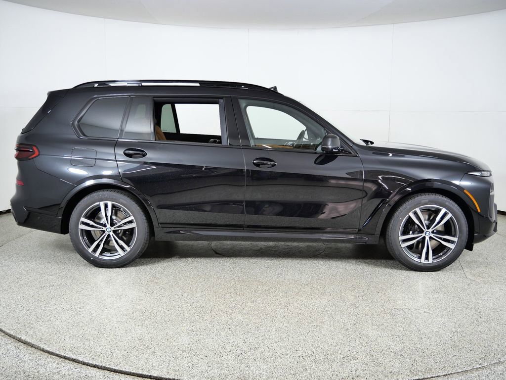 Thumbnail: 2026 BMW X7 - 10