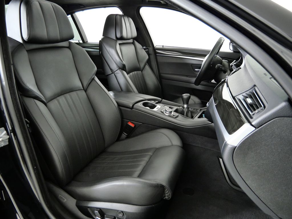 Thumbnail: 2013 BMW M5 - 22