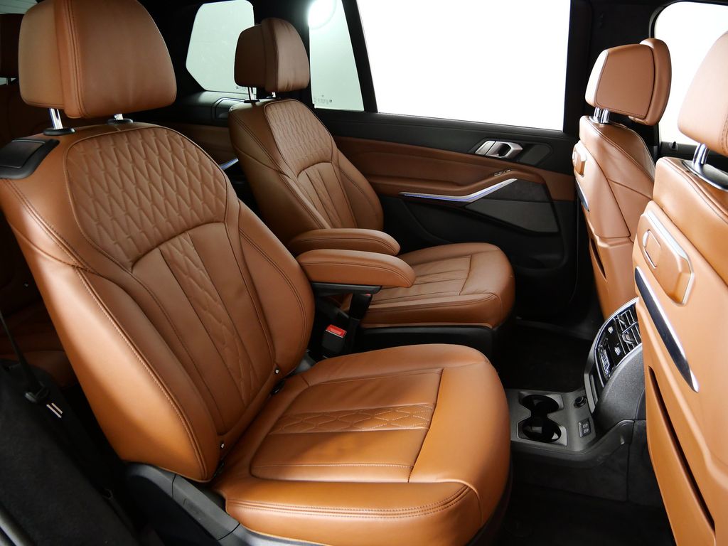 Thumbnail: 2025 BMW X7 - 28