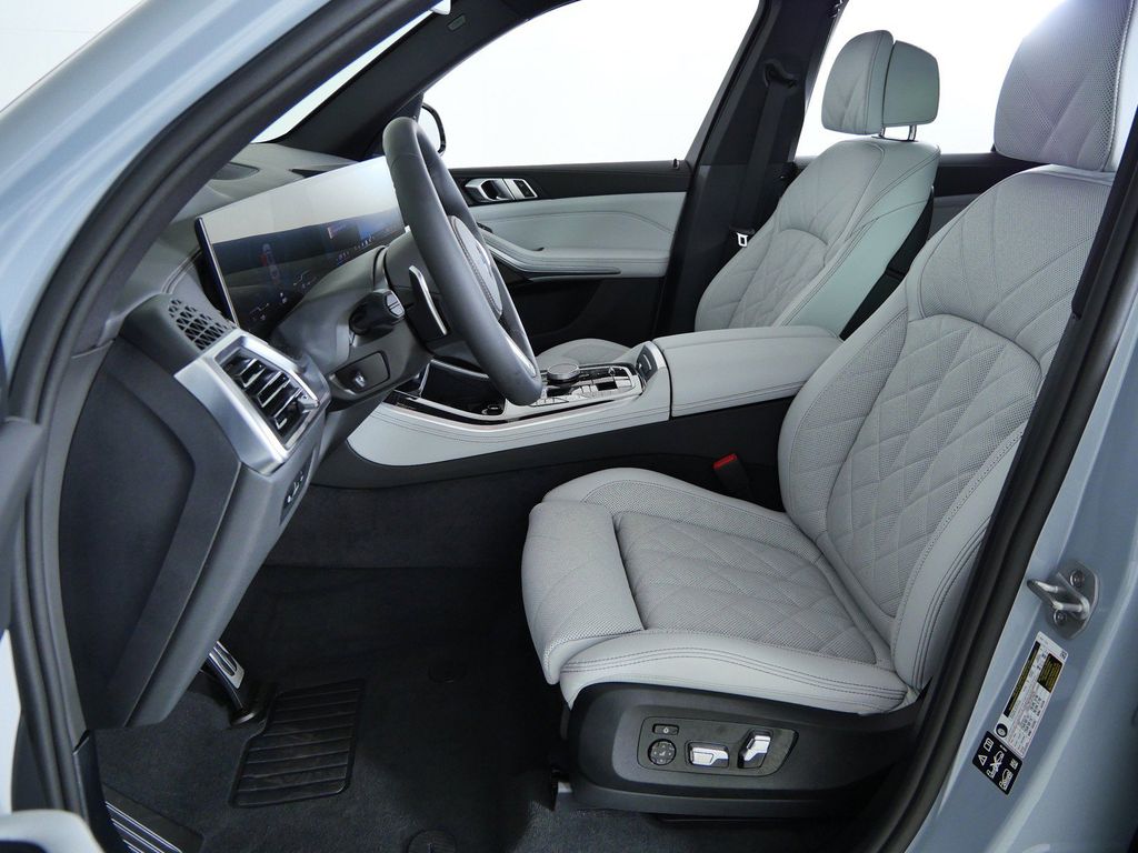 Thumbnail: 2026 BMW X5 - 32