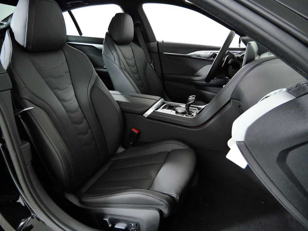 Thumbnail: 2026 BMW 8 Series - 23