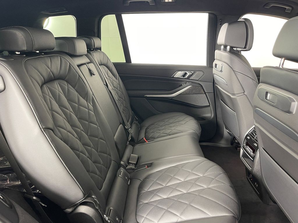 Thumbnail: 2025 BMW X7 - 24
