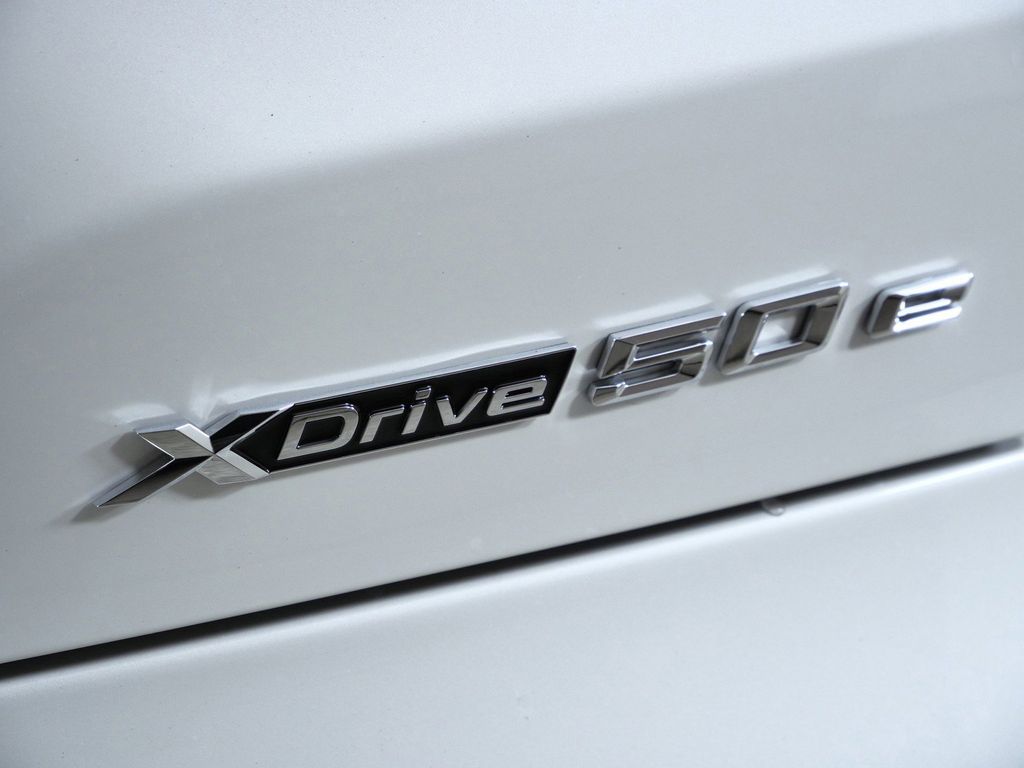 Thumbnail: 2026 BMW X5 - 12