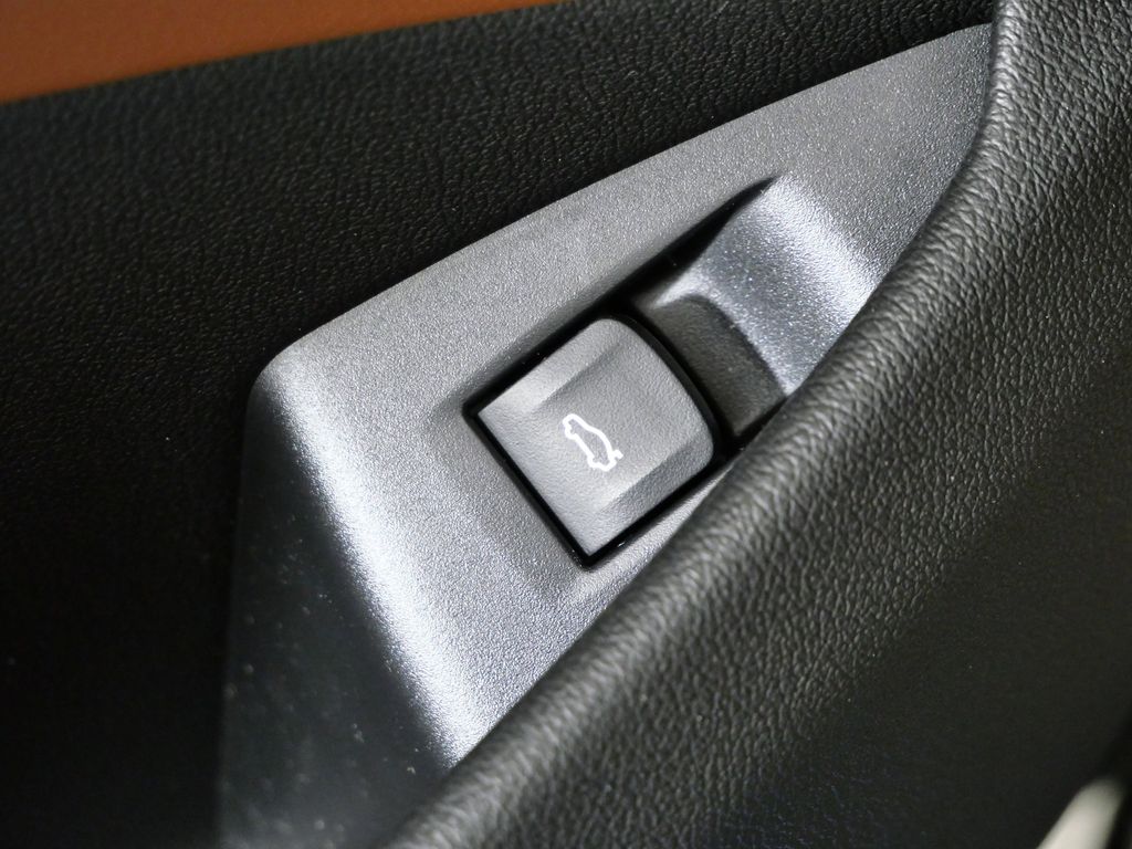 Thumbnail: 2026 BMW 8 Series - 38