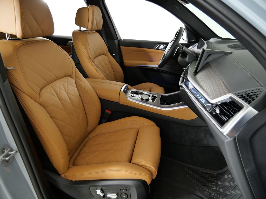 Thumbnail: 2025 BMW X5 - 22