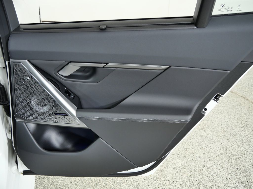 Thumbnail: 2026 BMW M5 - 25