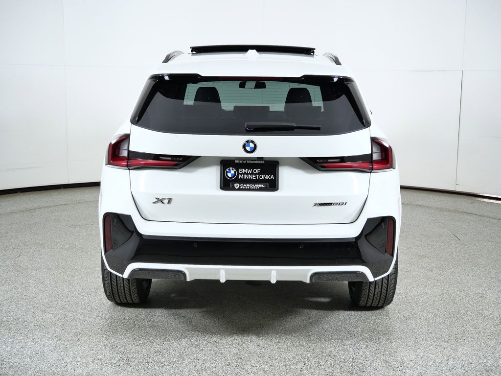 Thumbnail: 2026 BMW X1 - 10