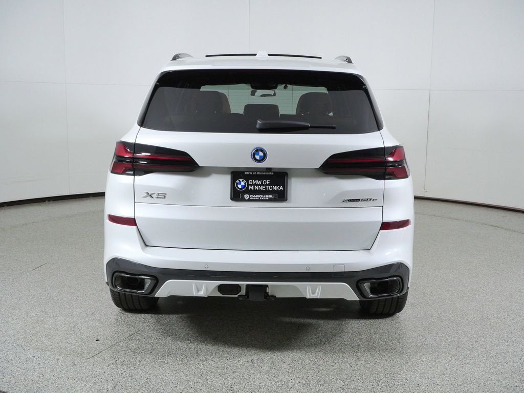 Thumbnail: 2026 BMW X5 - 10