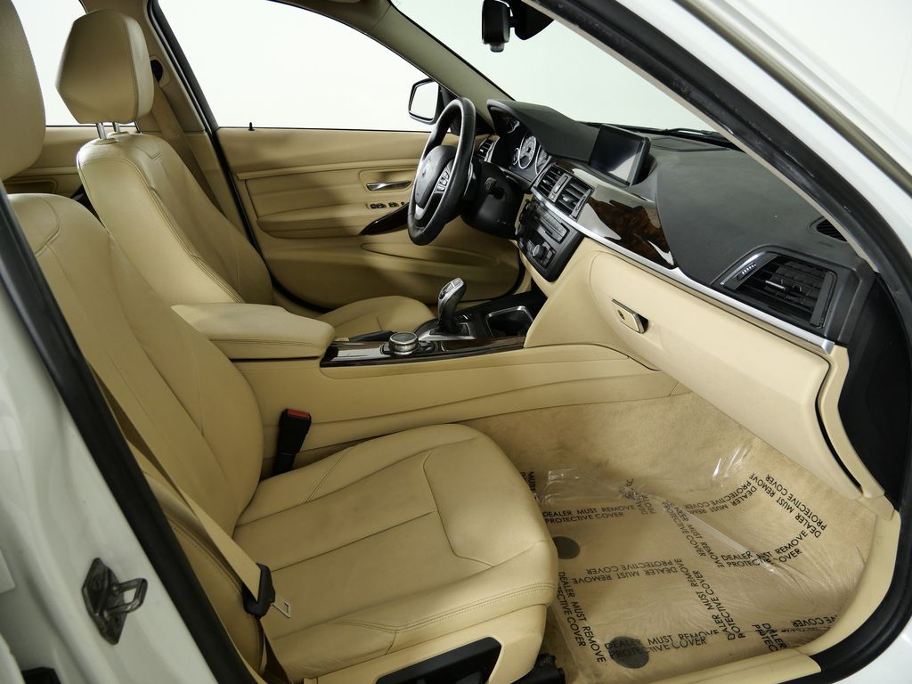 Thumbnail: 2015 BMW 3 Series - 21