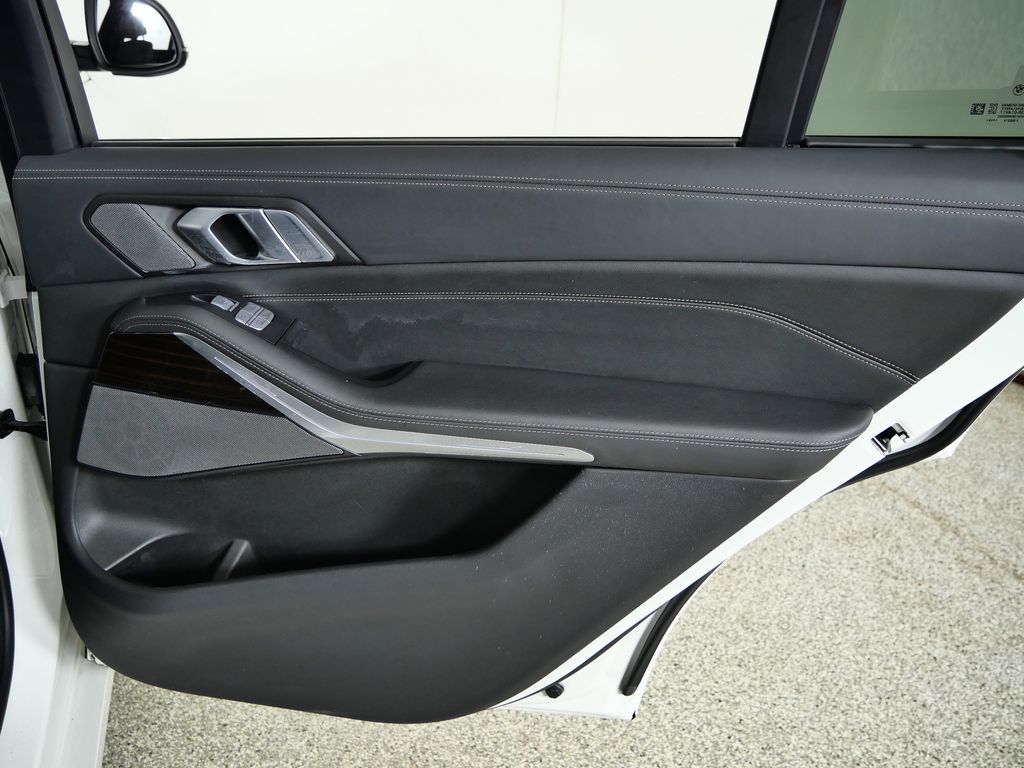 Thumbnail: 2024 BMW X7 - 30