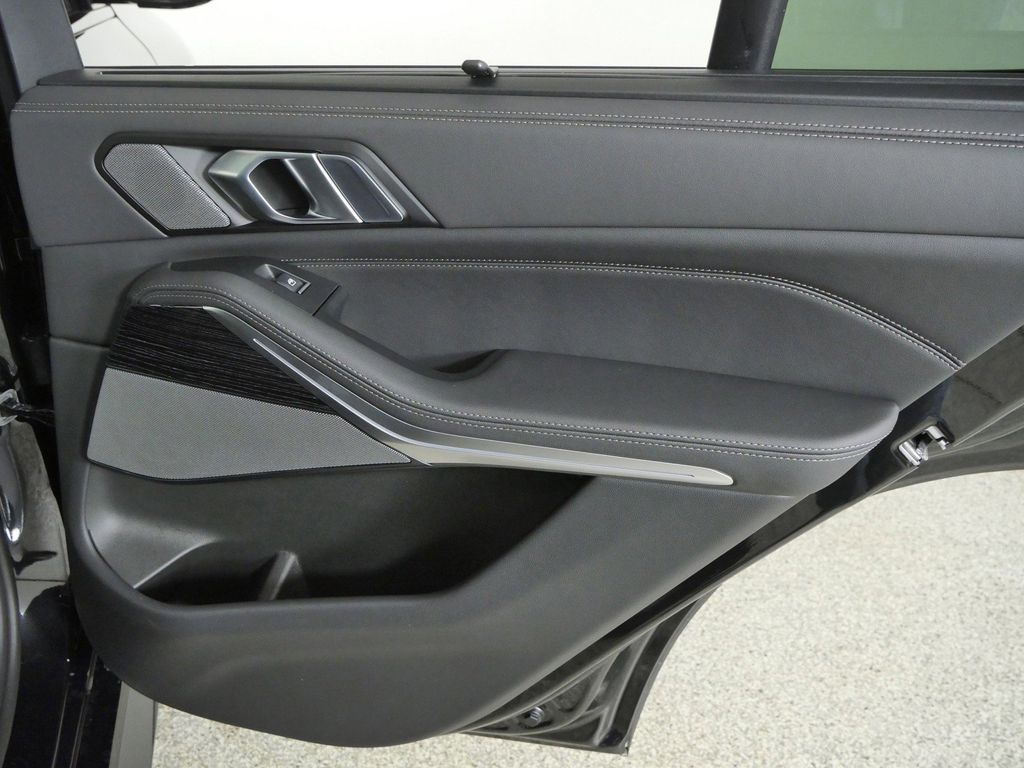 Thumbnail: 2026 BMW X5 - 25