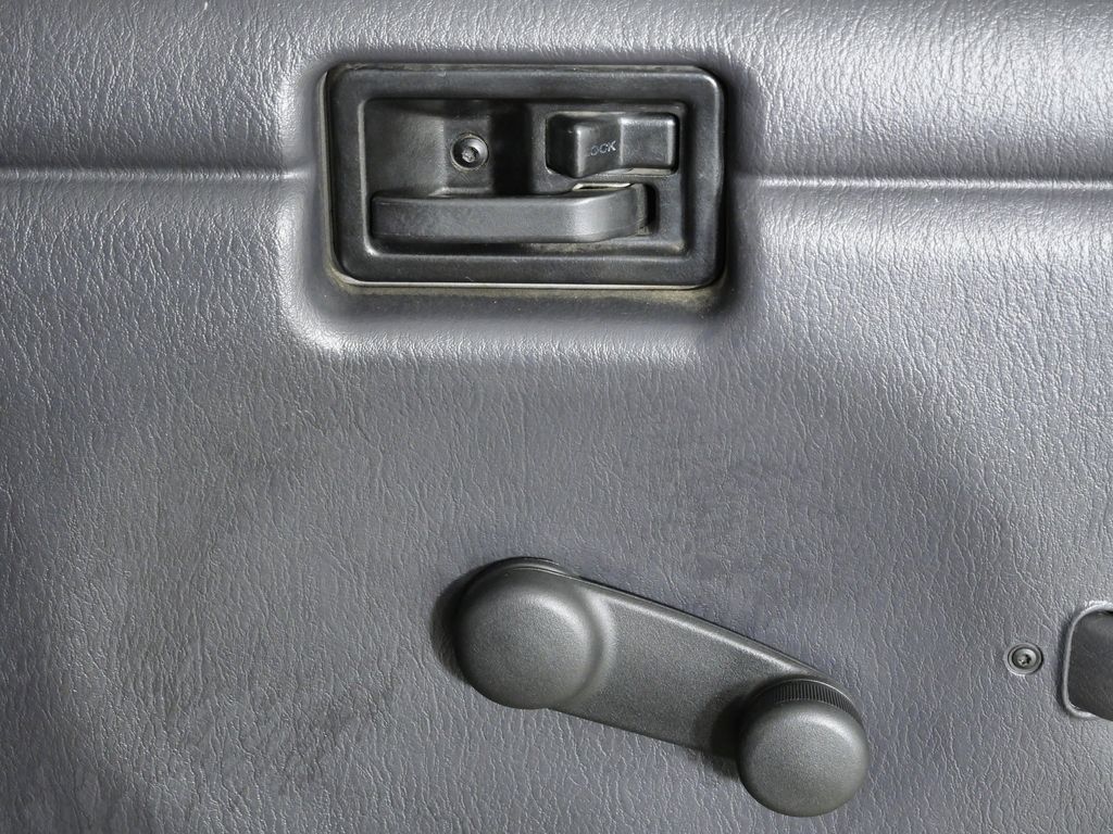 Thumbnail: 2001 Jeep Wrangler - 21