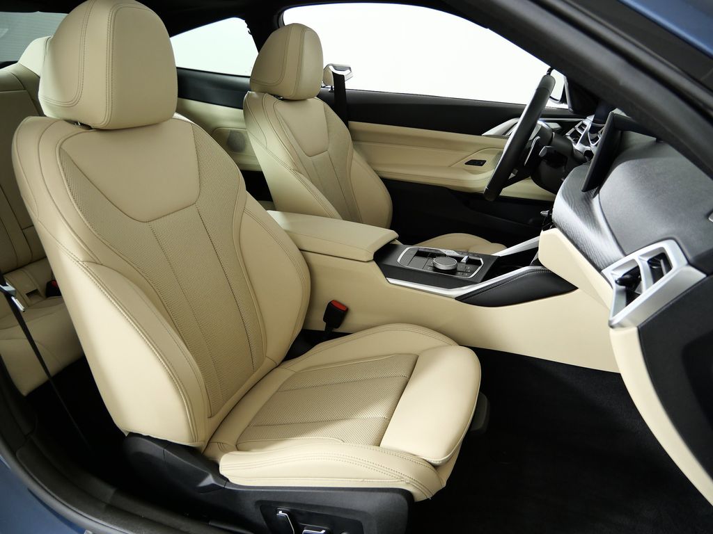 Thumbnail: 2025 BMW 4 Series - 26