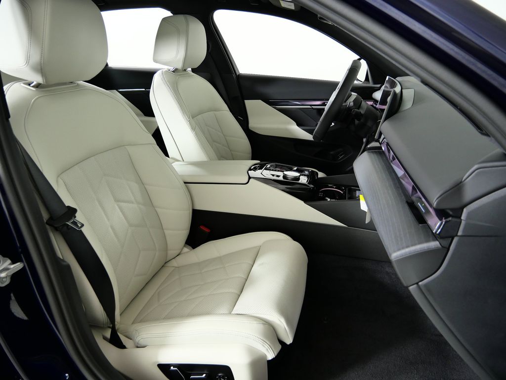 Thumbnail: 2026 BMW 5 Series - 22