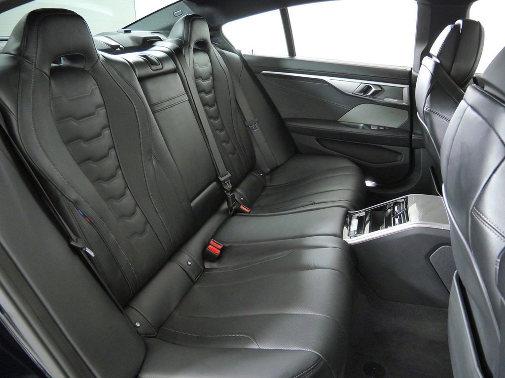 Thumbnail: 2026 BMW 8 Series - 26