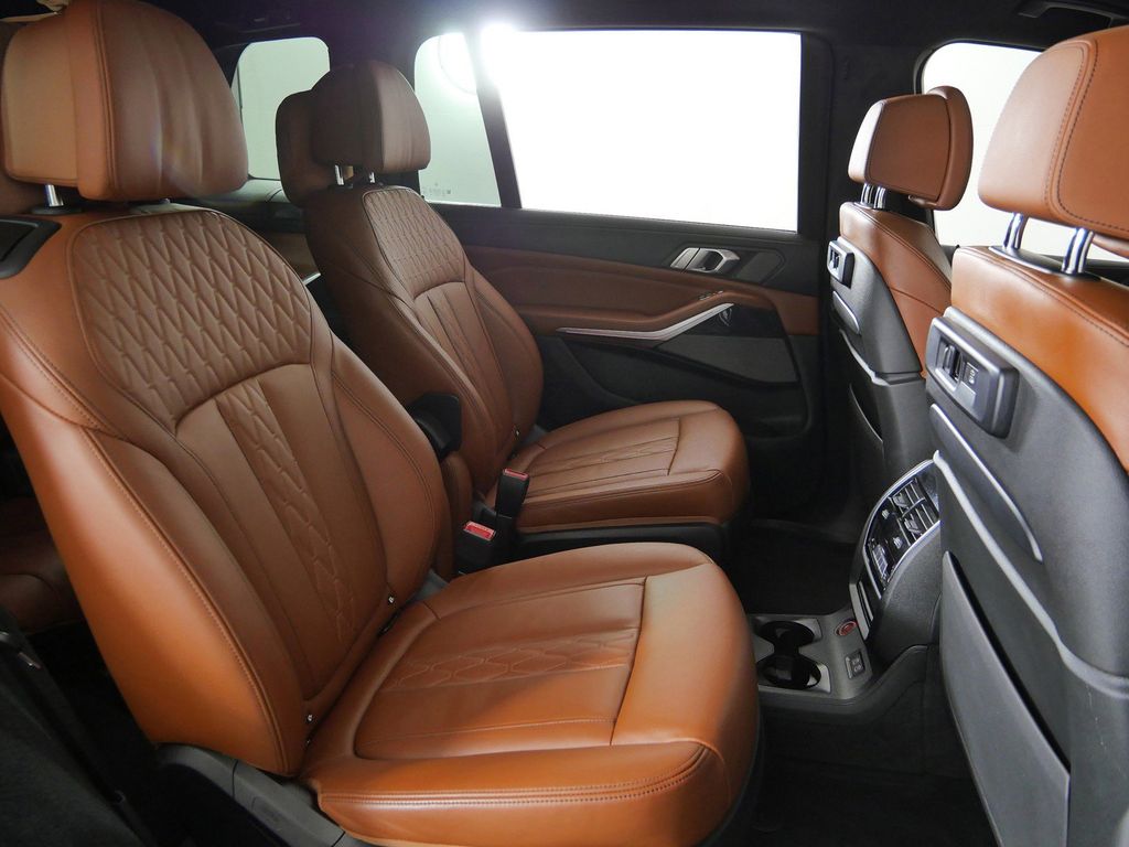 Thumbnail: 2021 BMW X7 - 27