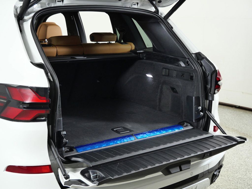 Thumbnail: 2026 BMW X5 - 29
