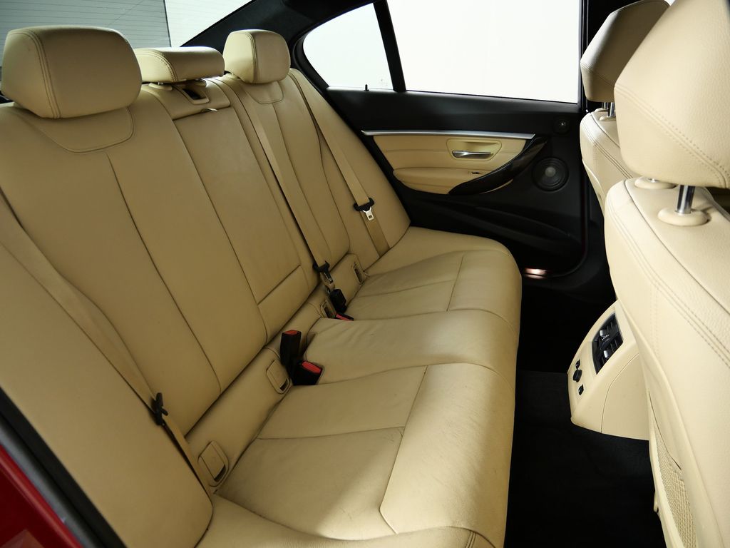 Thumbnail: 2017 BMW 3 Series - 27