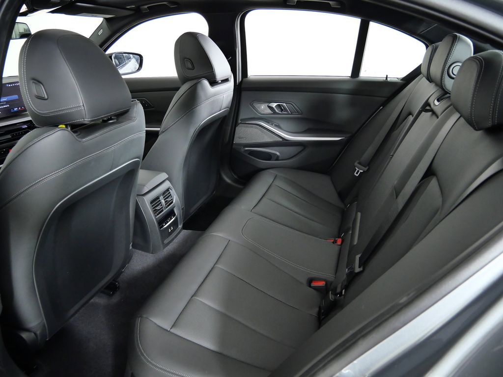 Thumbnail: 2026 BMW 3 Series - 30