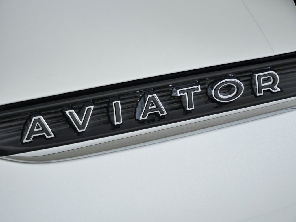 Thumbnail: 2020 Lincoln Aviator - 13