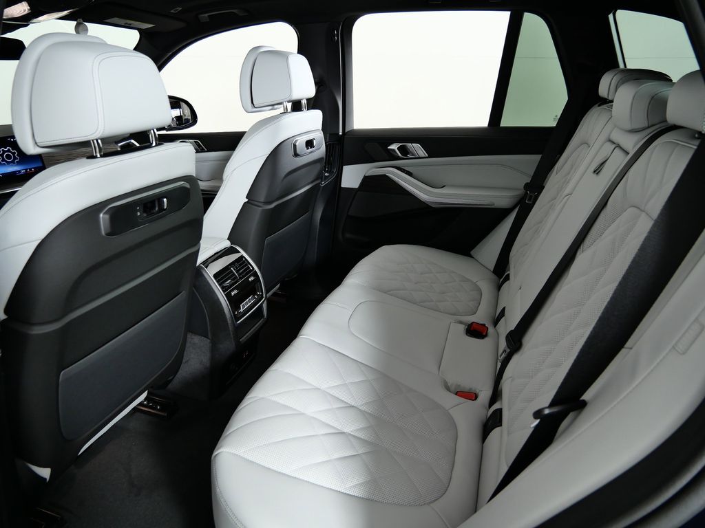 Thumbnail: 2026 BMW X5 - 32