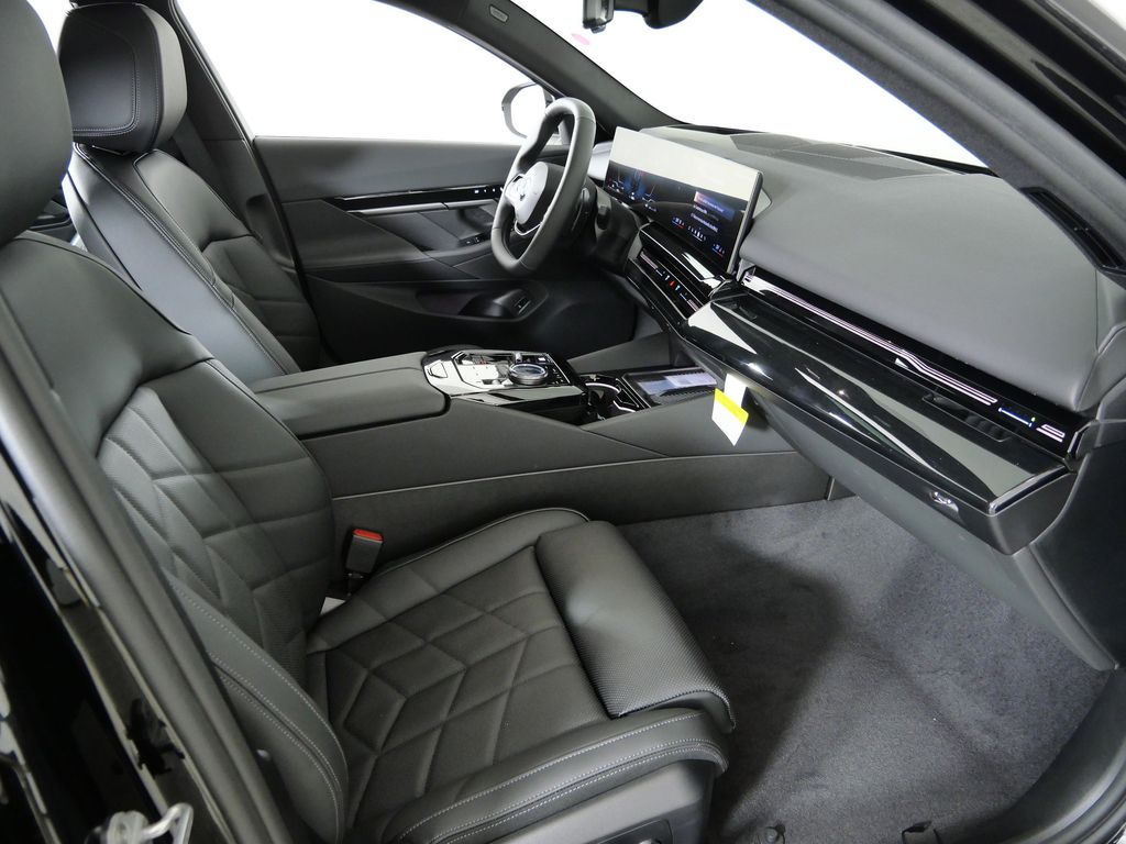 Thumbnail: 2026 BMW 5 Series - 20