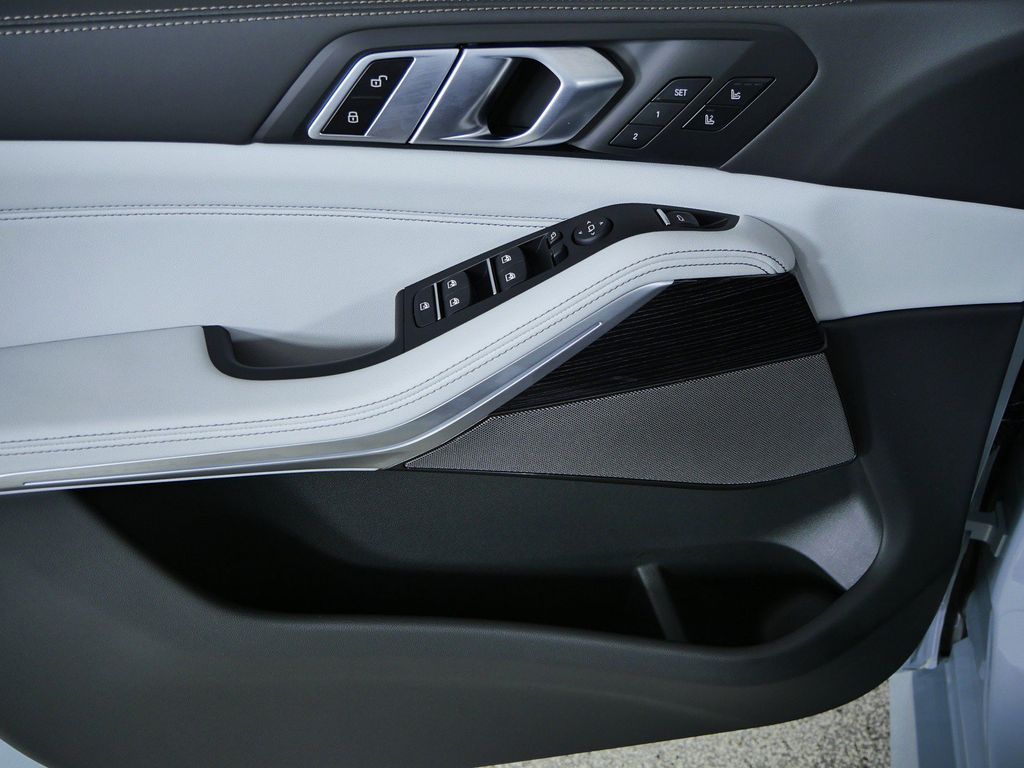 Thumbnail: 2026 BMW X5 - 33